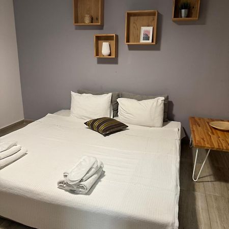 Isalos Suites Néa Péramos Buitenkant foto