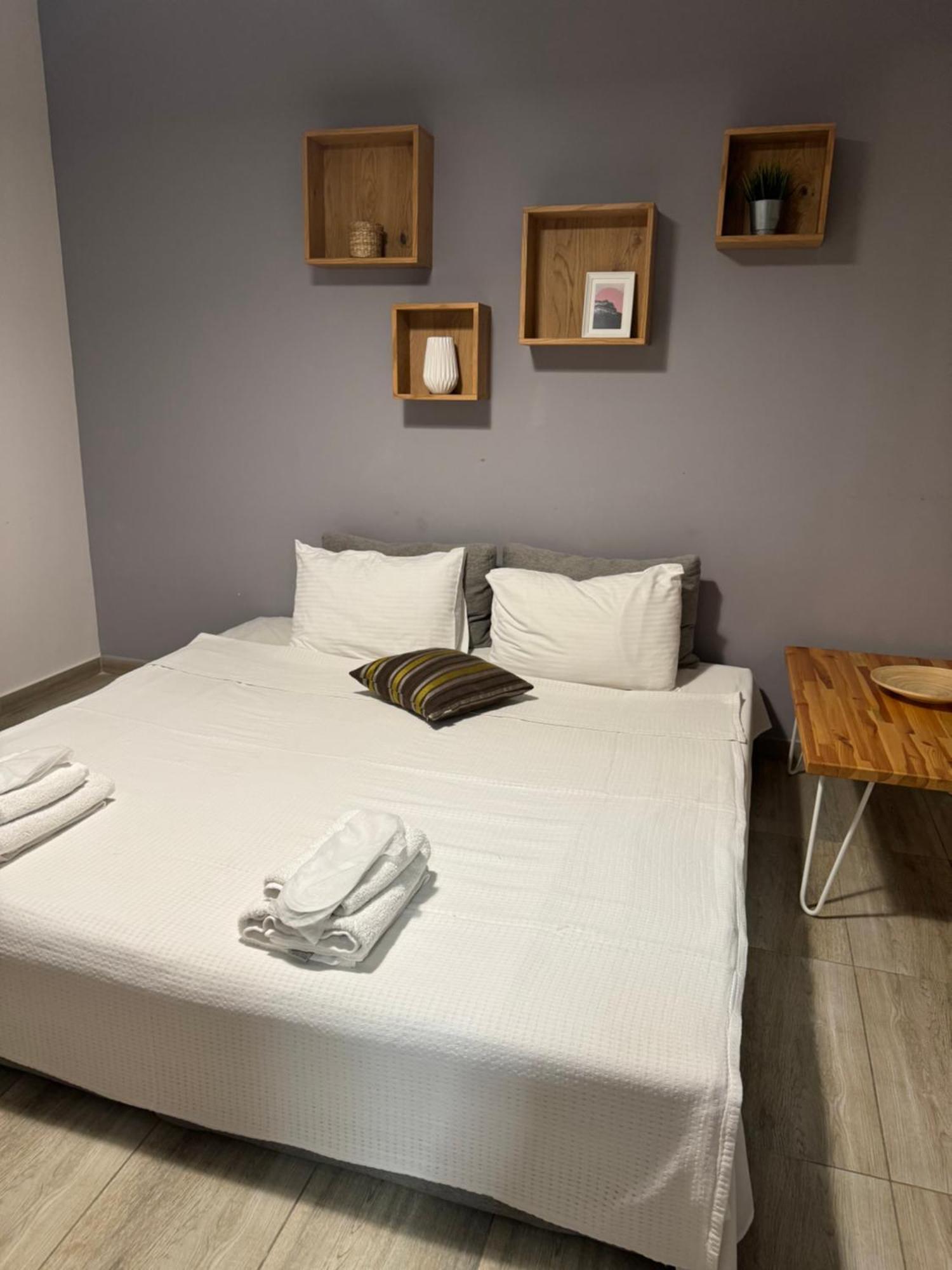 Isalos Suites Néa Péramos Buitenkant foto