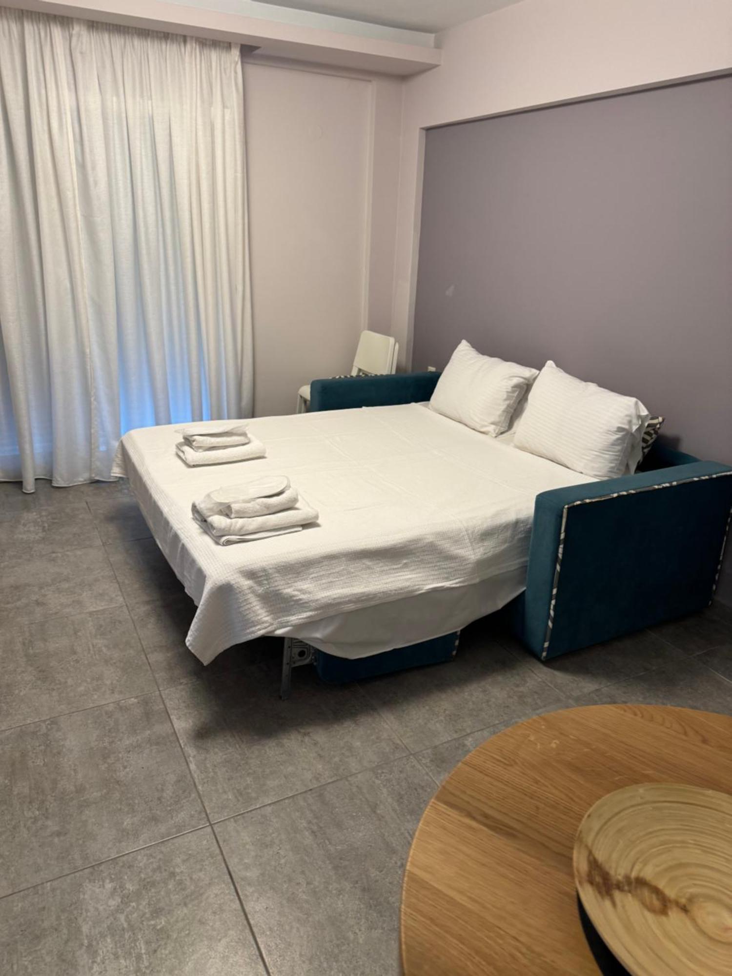 Isalos Suites Néa Péramos Buitenkant foto